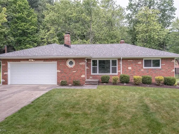 6852 Glenella Dr, Seven Hills, OH 44131