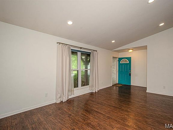 5th image of 2812 Queen Bee Ln