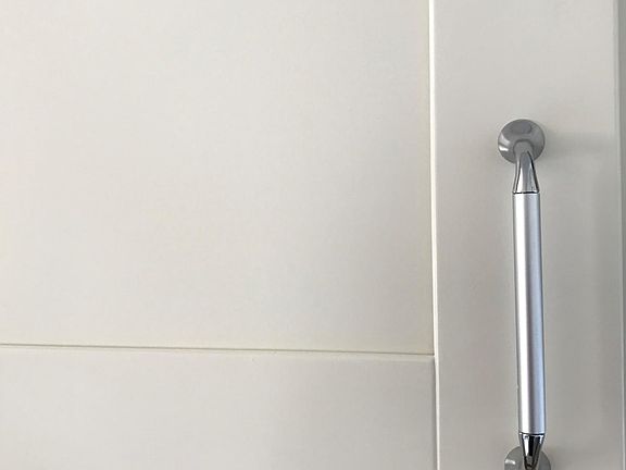 kitchen cabinets, quartz backsplash & countertops