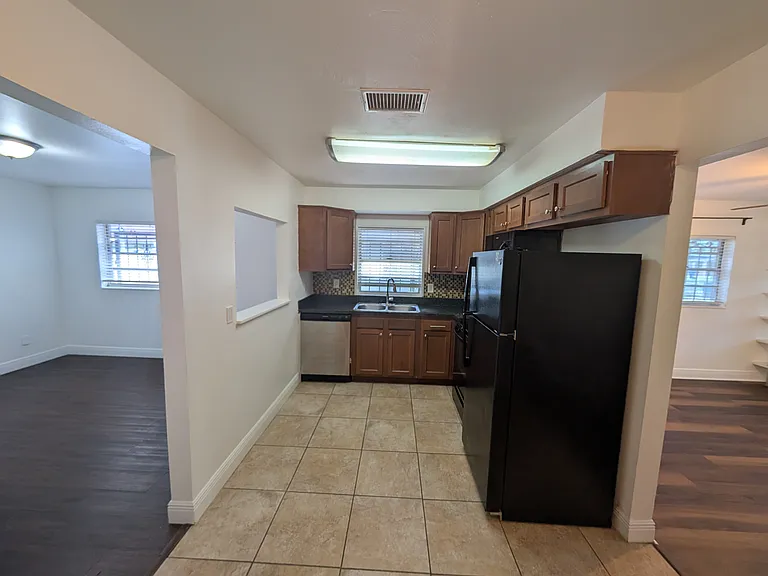 4223 W Laurel St — Photo 7