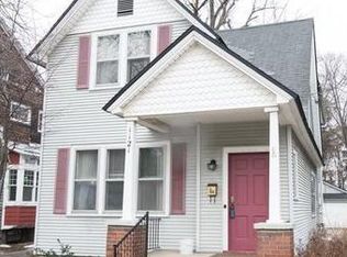 1121 Lake Dr SE, Grand Rapids, MI 49506