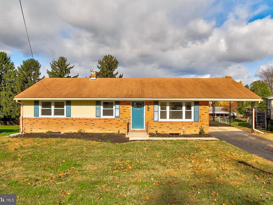 1st image of 585 Hammond Rd