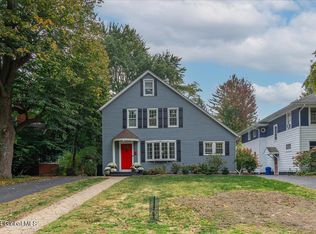 1154 N Country Club Dr, Niskayuna, NY 12309