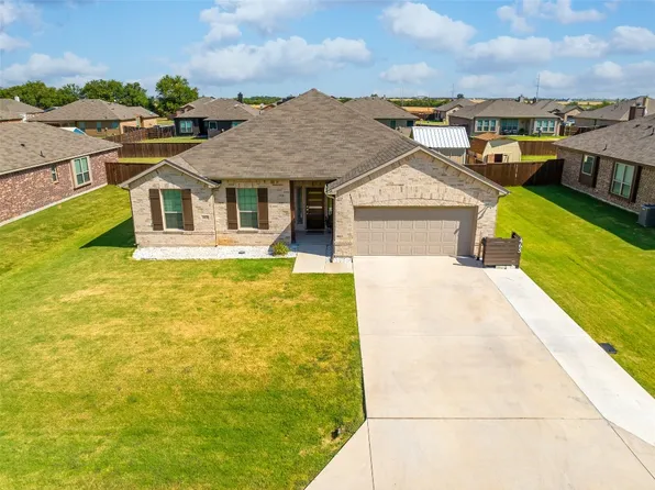 465 Kerens St, Nevada, TX 75173