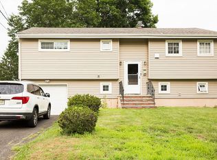 8 Woodmere St, Raritan, NJ 08869