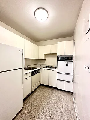 Sold by R New York | media 19