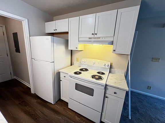 5th image of 209 Cedar St APT D1