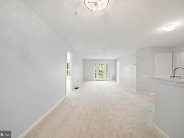 18705 Sparkling Water Dr APT 202, Germantown, MD 20874