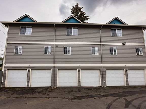 2nd image of 2774 E McLoughlin Blvd