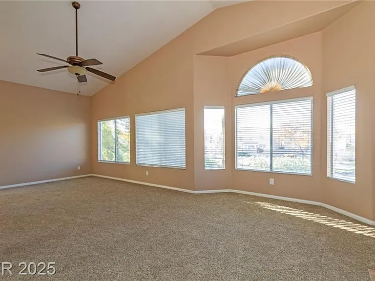 2121 Whitebirch Ln — Photo 11
