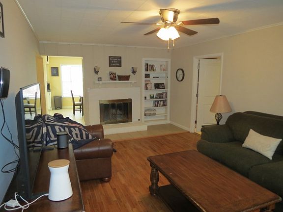 5th image of 1309 E Maple Avenue