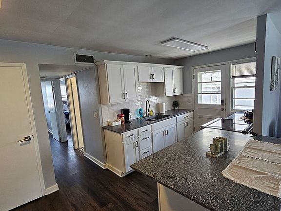 5th image of 4609 Cass St #4