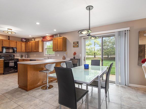 4th image of 53904 Wintergreen Ct