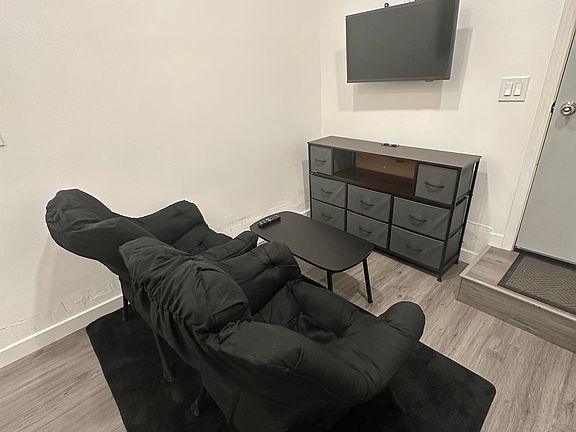4th image of 13448 Park St
