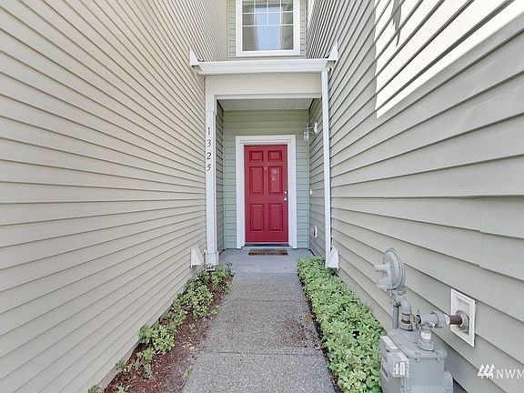 2nd image of 1325 51st Pl NE #1904