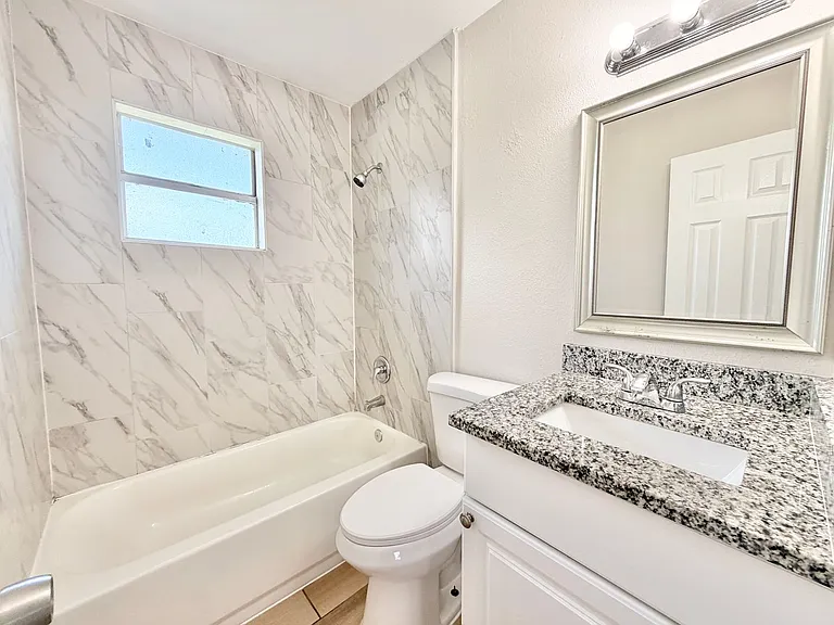 P (2347 Bayside St) — Photo 9