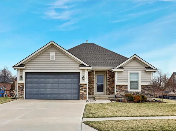 1321 Thomas Dr, Louisburg, KS 66053