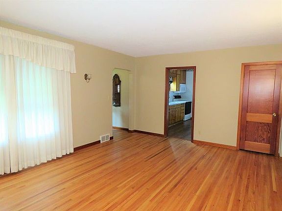 4th image of 314 Shakopee Ave E