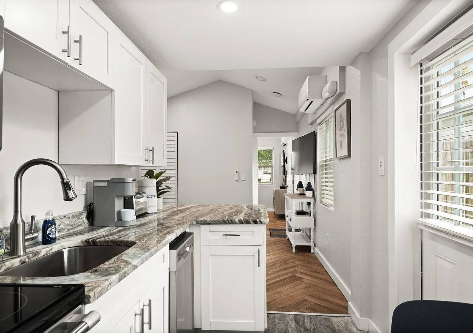405 Dunedin Rentals LLC — Photo 3