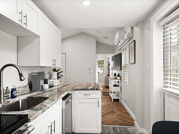 3rd image of 405 Locklie St #409