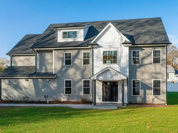 44 Buffington St, Attleboro, MA 02703