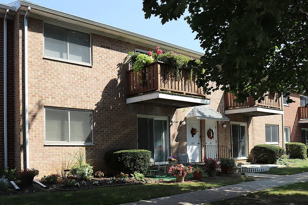 Building Photo - Springside Manor