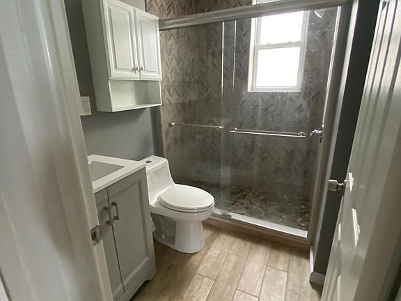 5th image of 875 S 17th St Floor 3