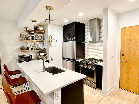 5th image of 1222 Chicago Ave APT 301
