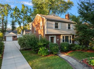 13154 Kingston Ave, Huntington Woods, MI 48070