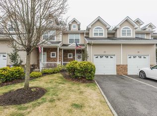 25 Terrace Ln, Patchogue, NY 11772