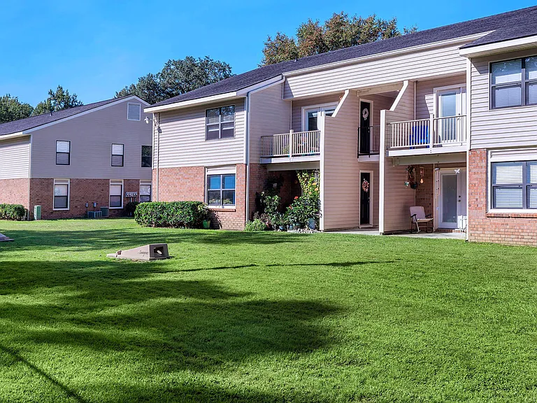 Sawgrass Apartments — Photo 1