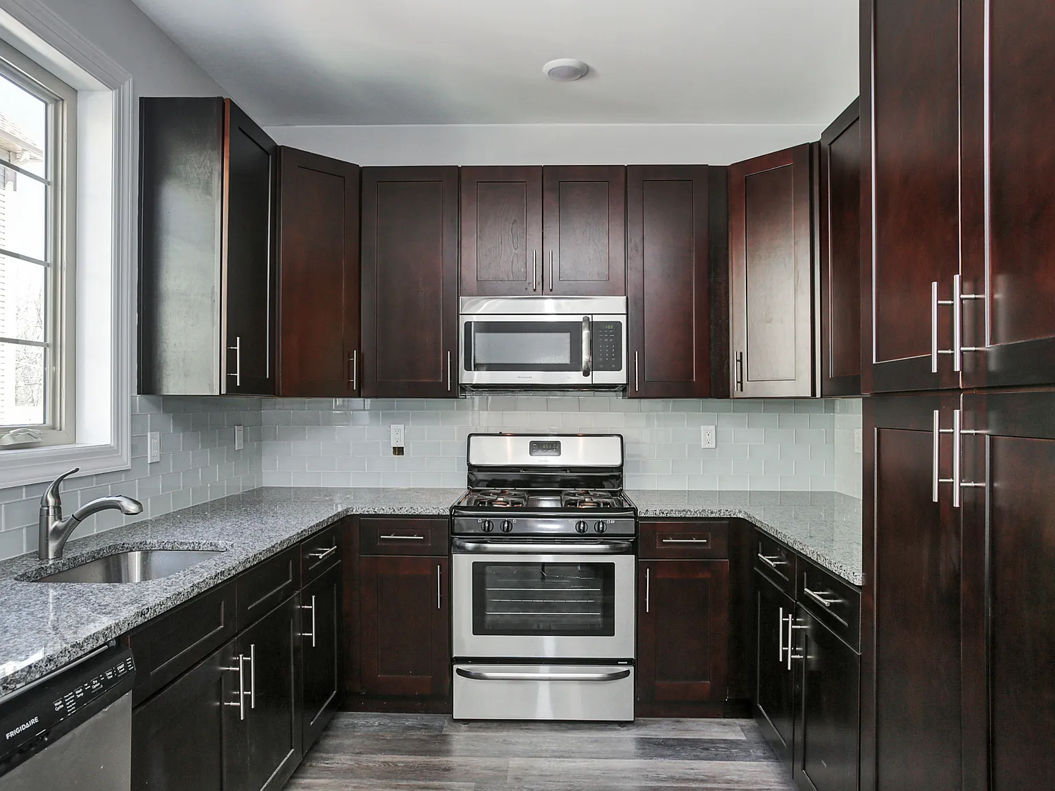 Gramercy Townhomes - 201 — Photo 3