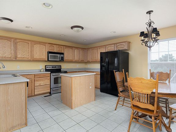 3rd image of 958 Cobble Dr