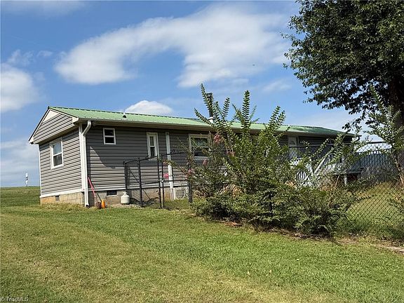 3rd image of 297 Collins Rd