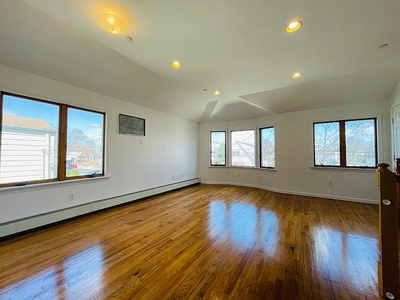 2nd image of 15152 18th Ave Floor 2
