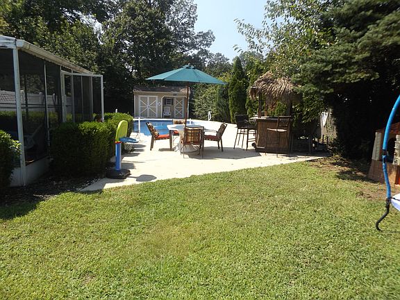 4th image of 1917 10th Ave