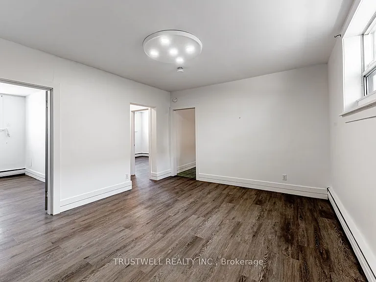 105 Mary St E #1 — Photo 3