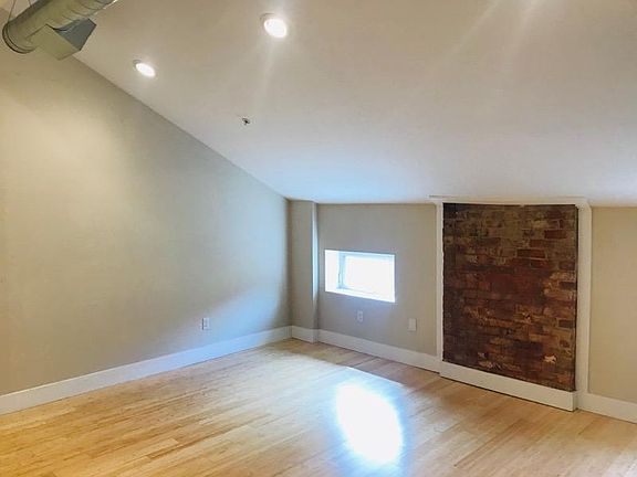 3rd image of 2733 Woodburn Ave Unit 402