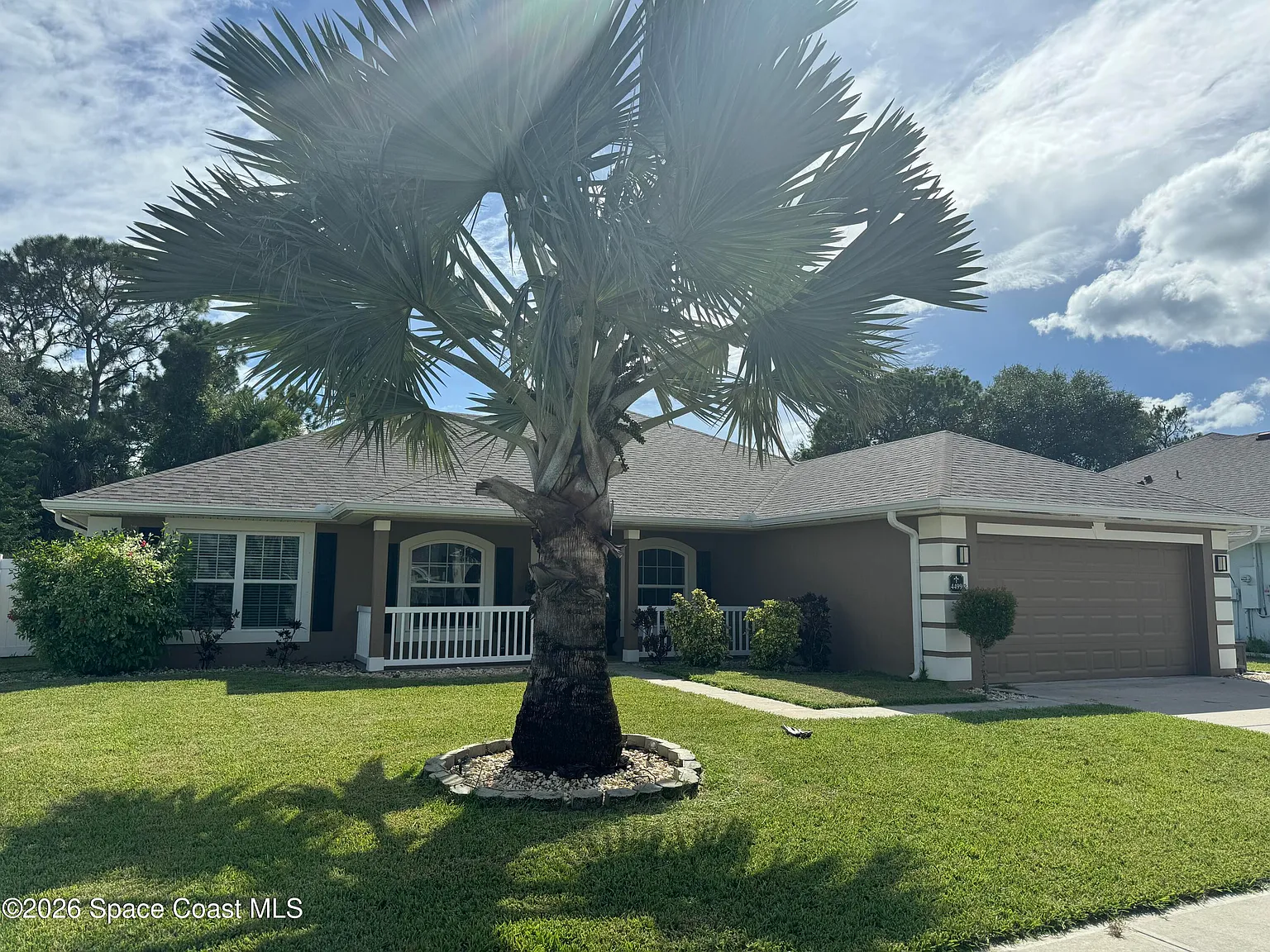 3 bed, 2.0 bath, 2035 sqft, $3,050 — Photo 2