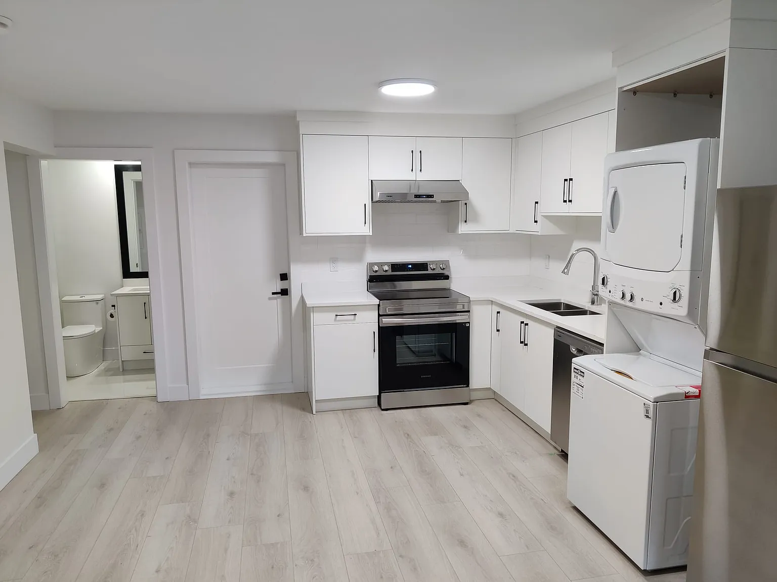 2 bed, 700 sqft, $1,800 — Photo 1