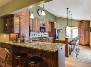 50 Lakeview Ave, Tonka Bay, MN 55331