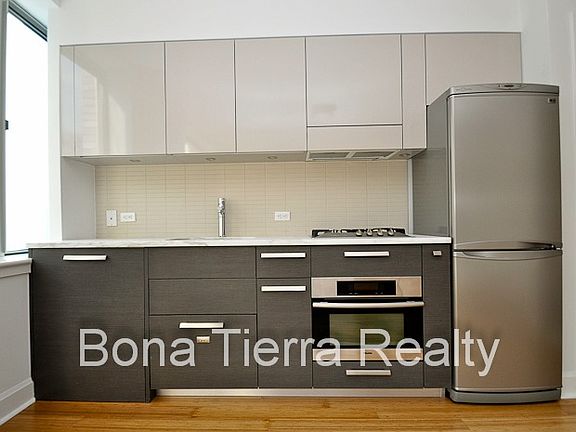 2nd image of 505 W 47th St APT 4A-S