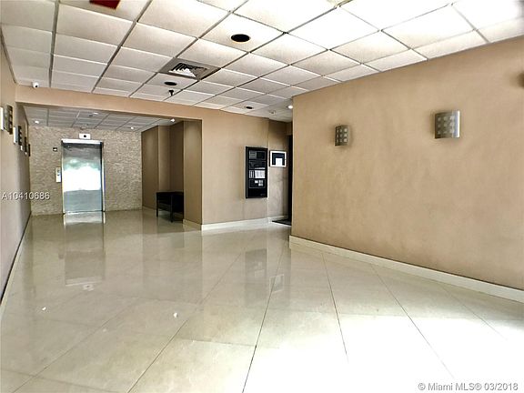 3rd image of 555 NE 30th St APT 301