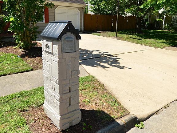 3rd image of 3101 Barberry Ln