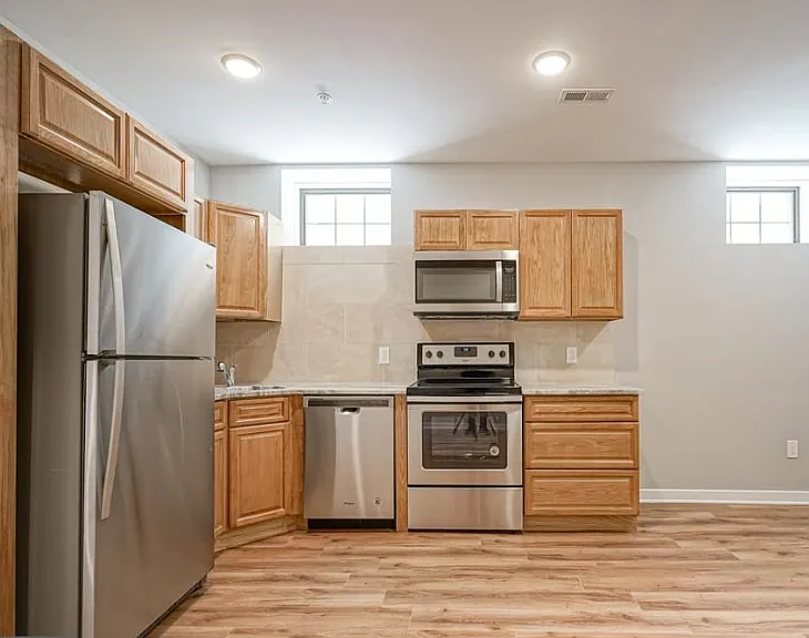 1827 W Diamond St #A — Photo 10