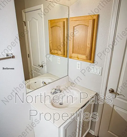 528 Green Village Ct #B — Photo 15
