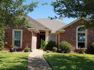 204 Silver Spur Trl, Mc Gregor, TX 76657