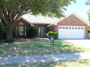4 Colonial Dr, Wichita Falls, TX 76306