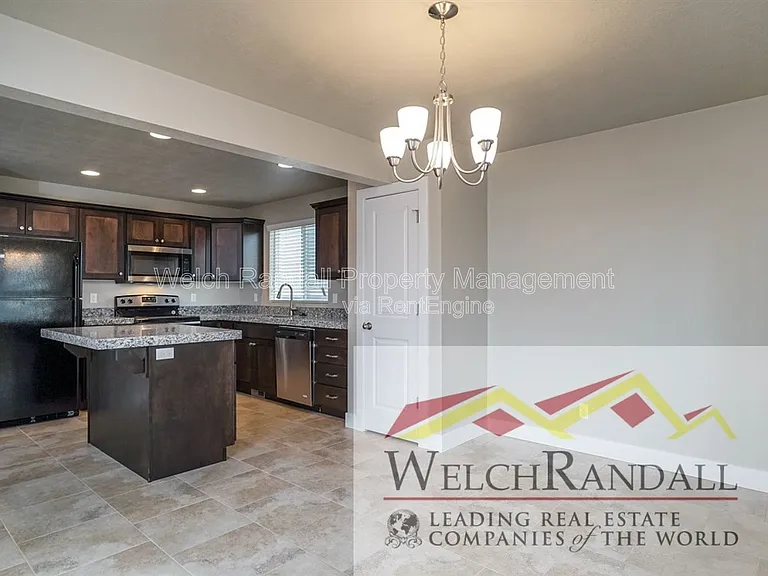 2542 S Andover St — Photo 12