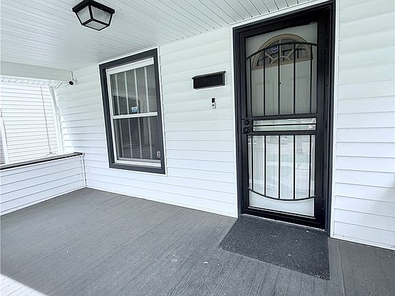 4th image of 2132 10th St SW